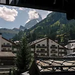 Schlosshouse Wellbeing Rooms&suites Hotel Zermatt